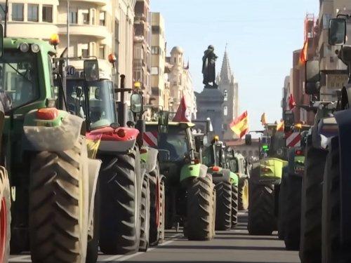 Agricultores manifestándose en tractor por el centro de León, el pasado 2 de febrero. / RTVE